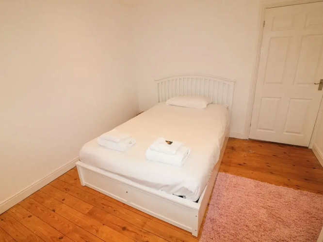 6 Fidlers Close