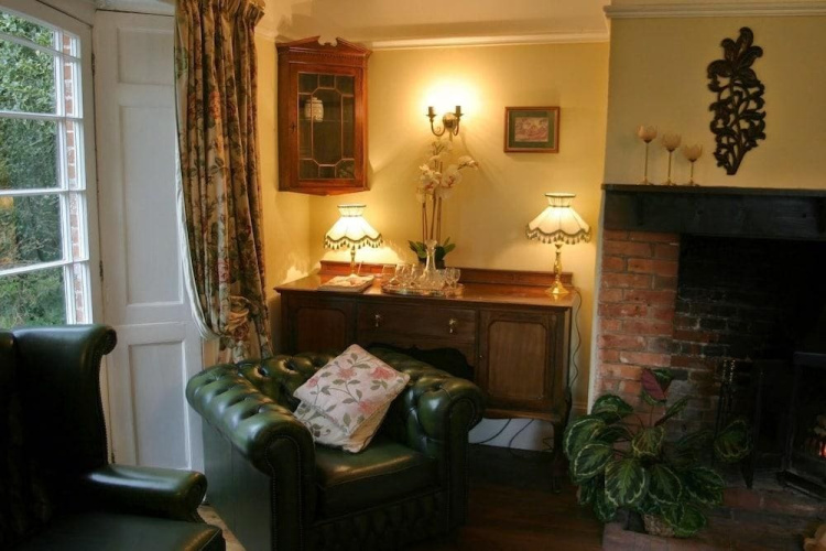 Bridge Farmhouse and Old Stables