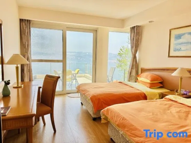 2 Bedrooms Villa
