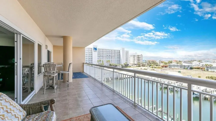 Harbor Landing 203b