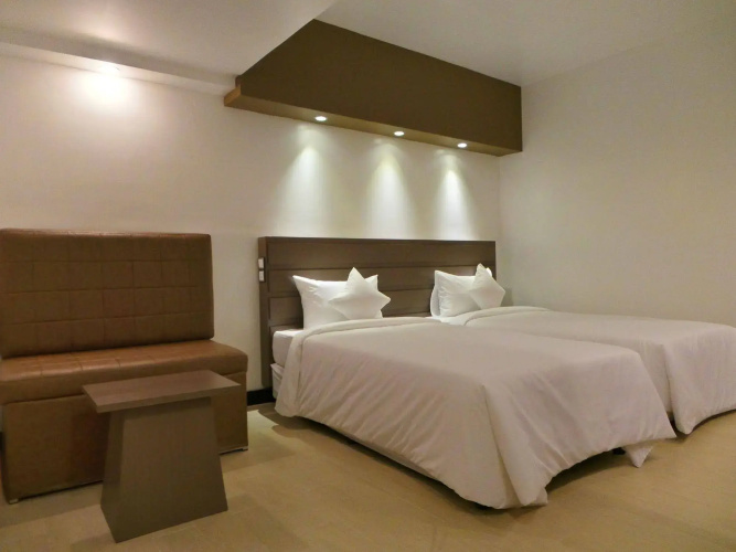 Clover City Center Plus Hotel