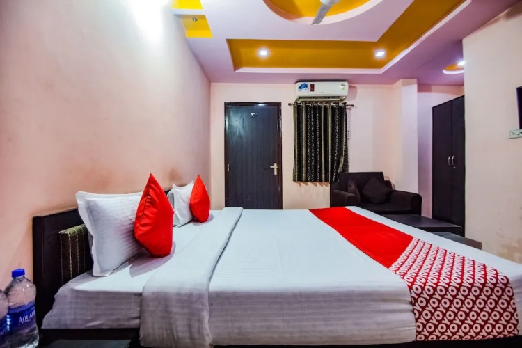 Oyo 36444 Hotel Prabhave & Dining Hall