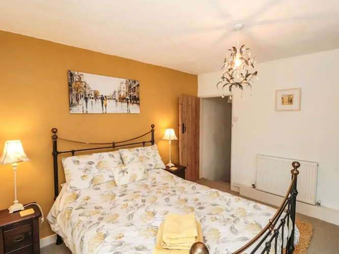 12 Castlegate