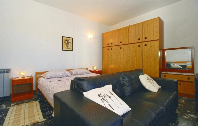 Amazing Apartment in Porec With 2 Bedrooms