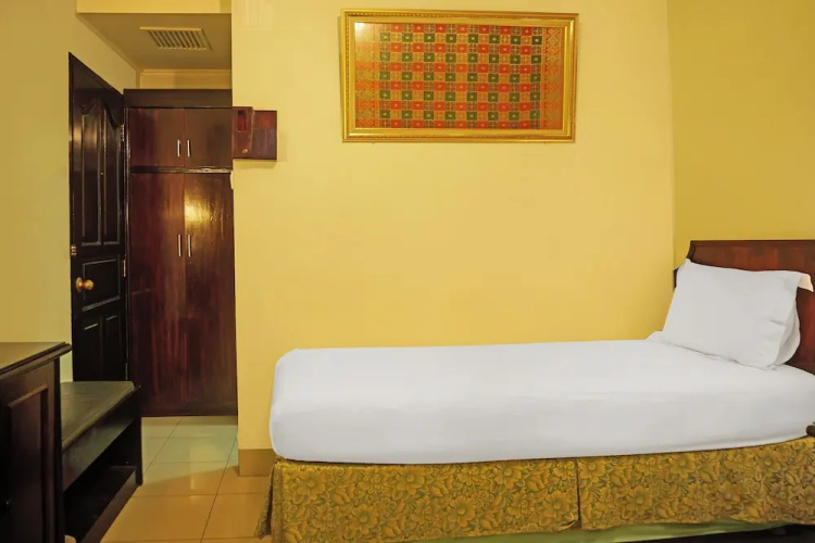 Collection O 92690 Hotel Limas