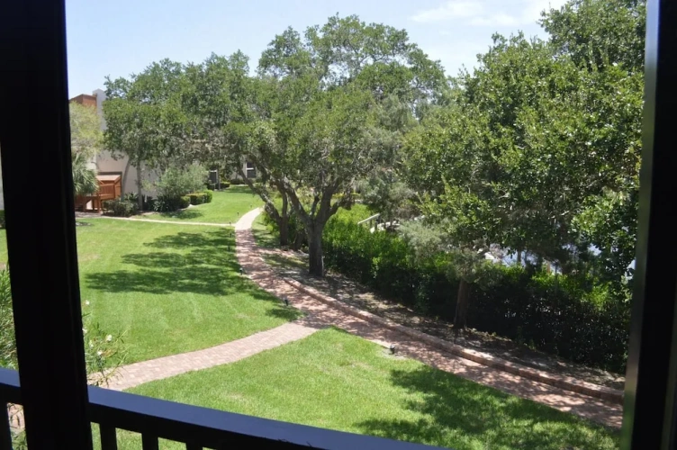 2 Bedrooms Comfort room with bay view