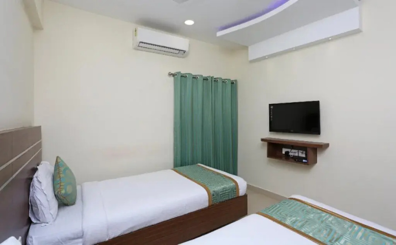 Hotel Golden Leaves