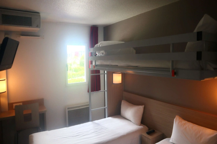 Standard Triple room
