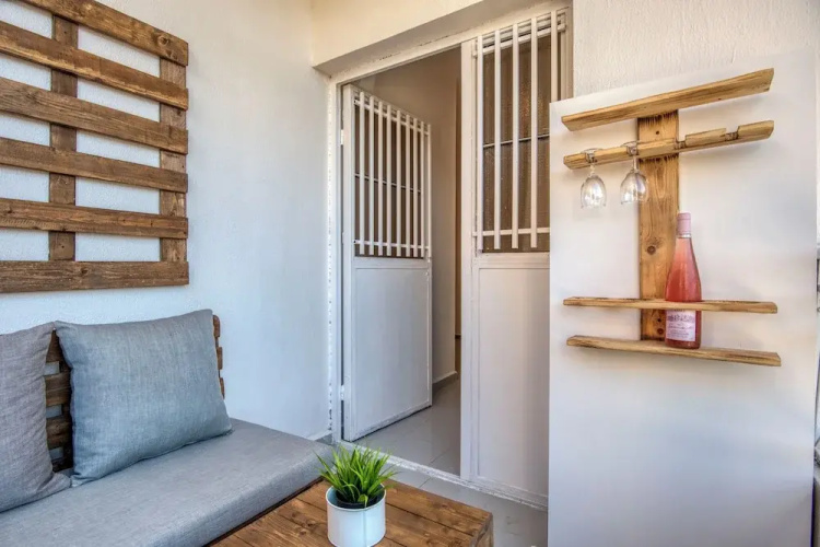 Agrius - Elegant Studio & Balcony in Batroun