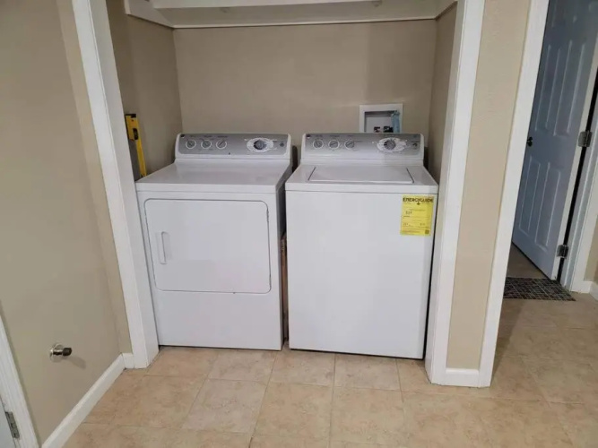 City Cottage 2BR/1BA Near Downtown