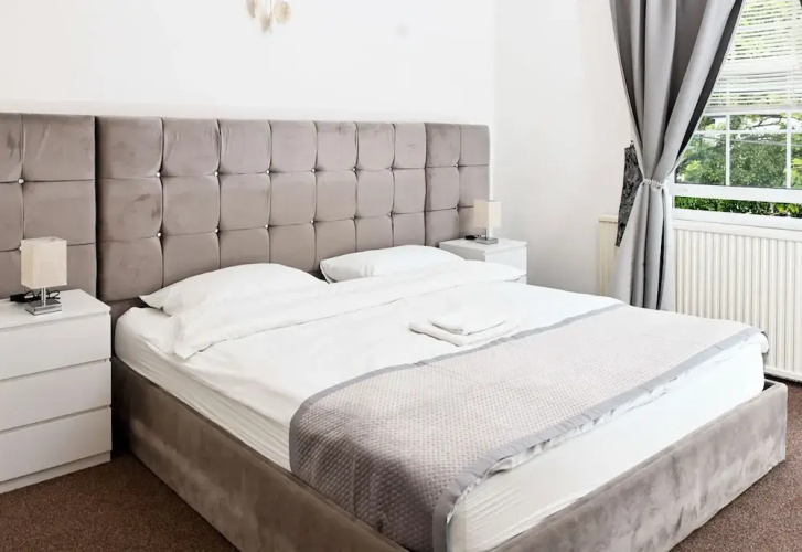 Immaculate 3-bed Cottage in Hampton