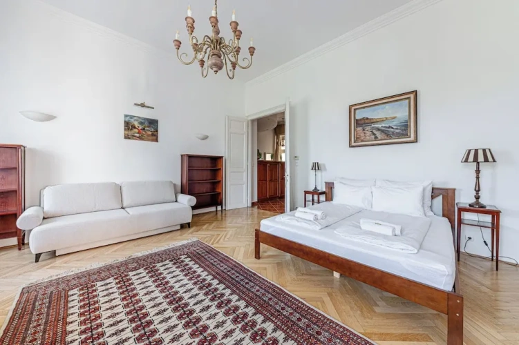 2 Bedrooms Apartment
