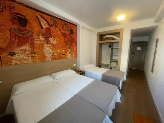 Standard Triple room with balcony