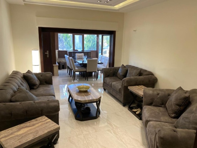 3 Bedrooms Apartment