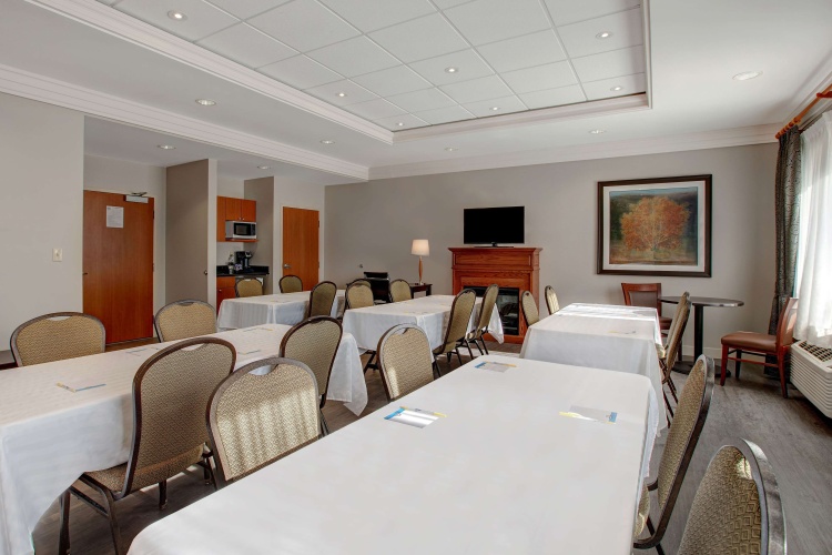 Days Inn & Suites by Wyndham Collingwood photo 16