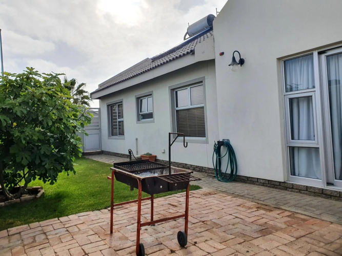Acacia Four Seven Self-Catering