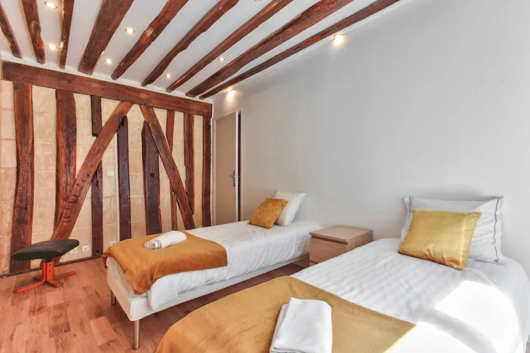 43 - Spacious Parisian Flat of Grands Boulevards