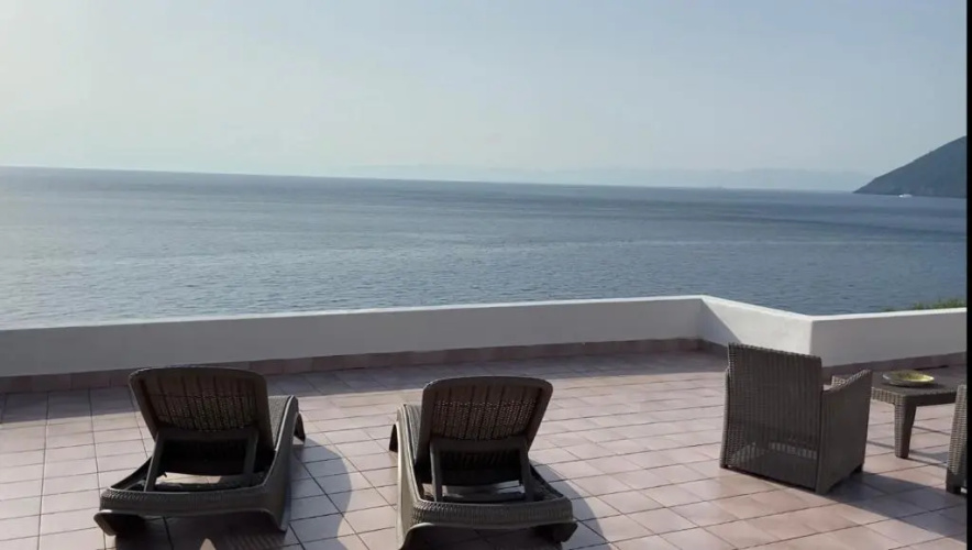 Villa "mare" - Suspended Over the sea