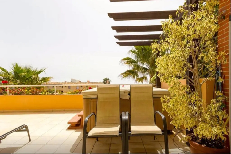 Malibu Mansions Condo B5 by Rafleys