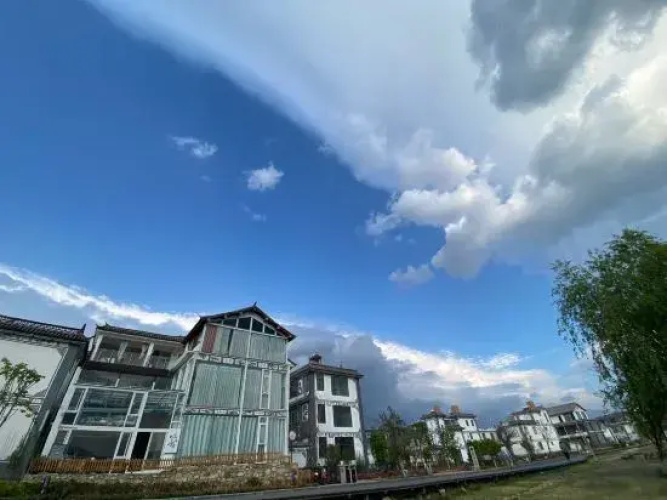 Luoluo Wuchen Lake View Inn