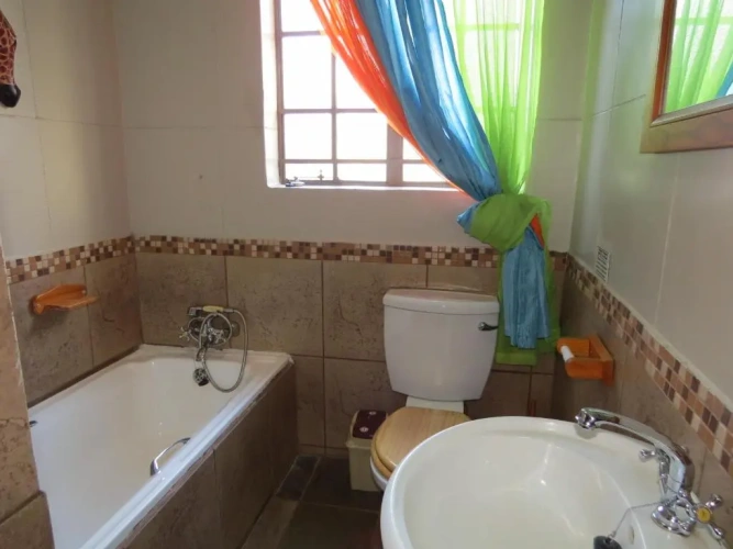 4 Bedrooms Cottage