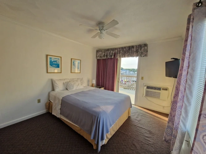 Standard Double room with partial ocean view