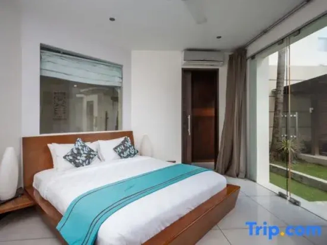 2 Bedrooms Villa