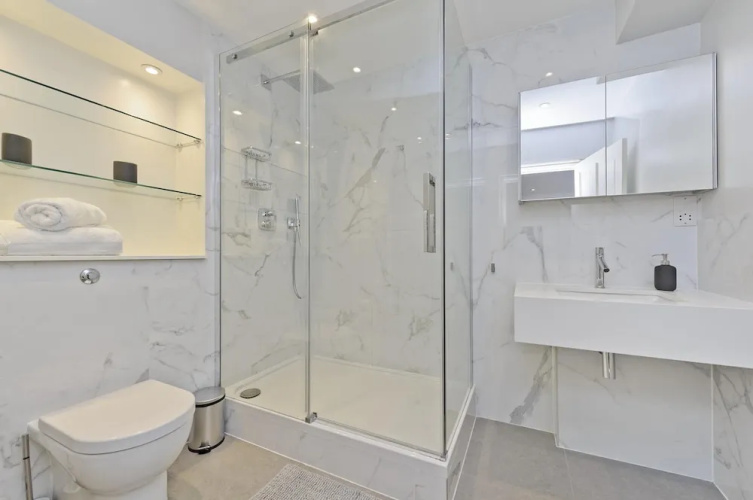 Huge Kensington Garden Flat