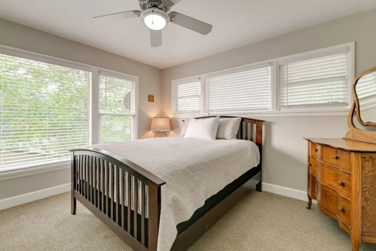 Grants Pass Getaway w/ Expansive Deck!
