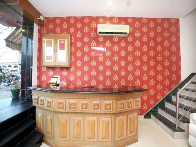 OYO 15667 Hotel Anand