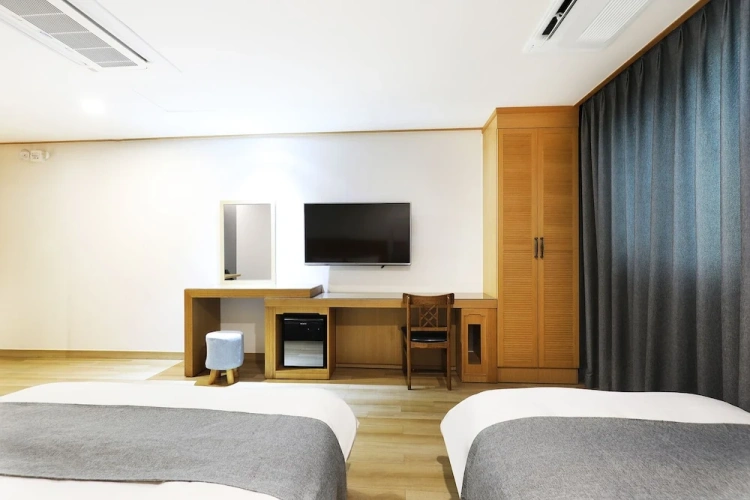 Twin Family Suite