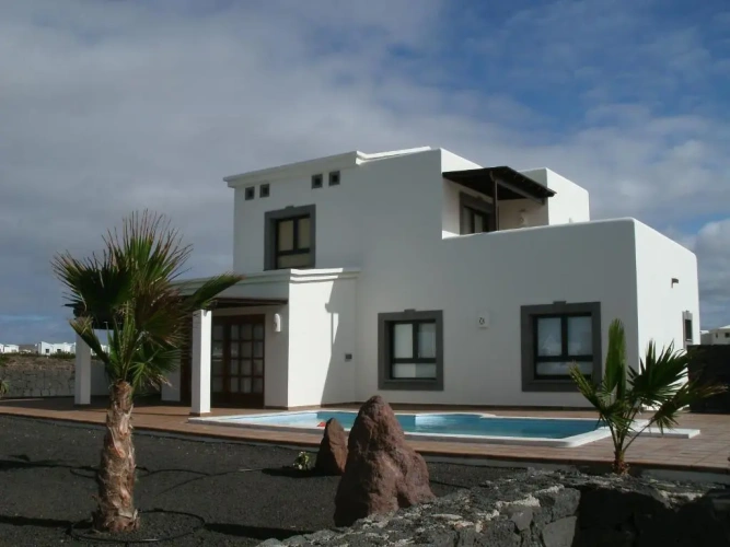 3 Bedrooms Villa