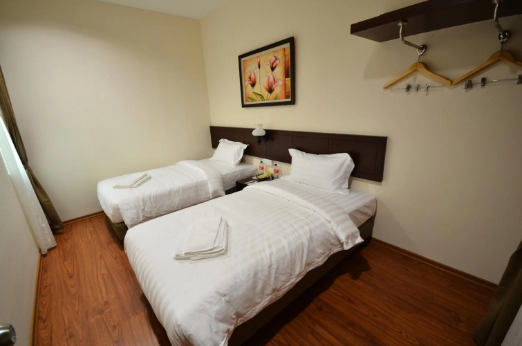 906 Riverside Hotel