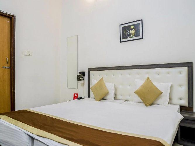Oyo 6774 Apartment The White Feathers