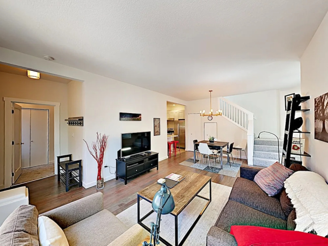 1124 14th Ave Townhome by RedAwning