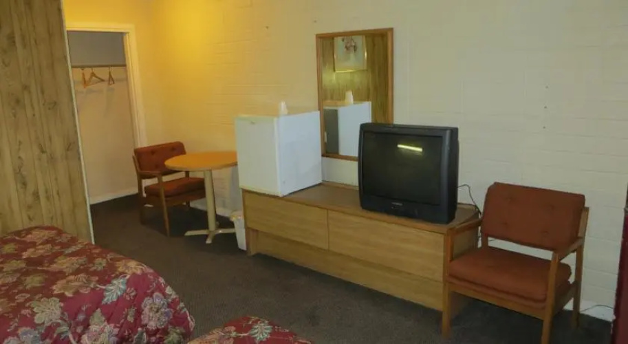 Deluxe Inn