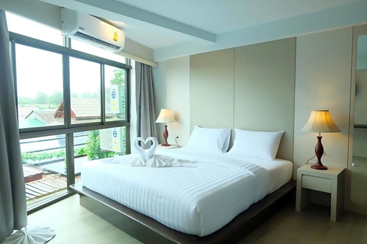 Deluxe Double room with city view