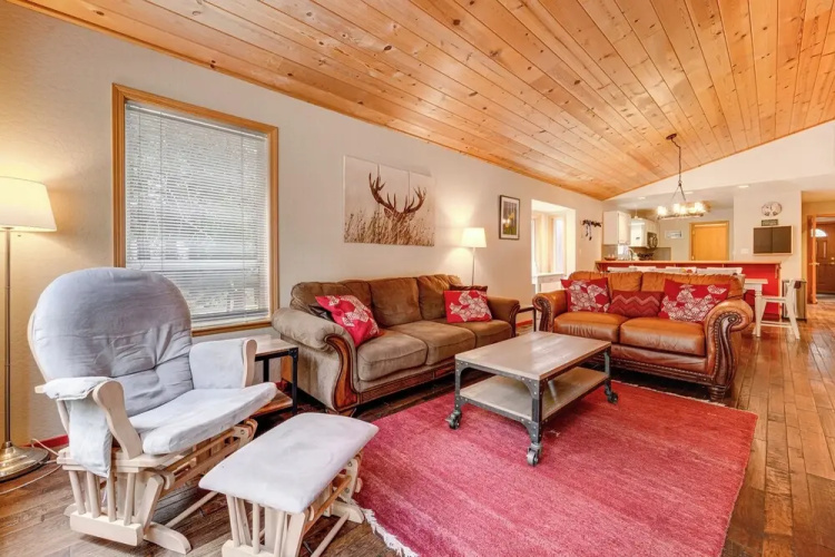 Home w/ Deck + Access to Tahoe Donner Amenities!