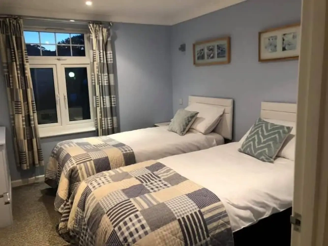 4 Bedrooms Cottage