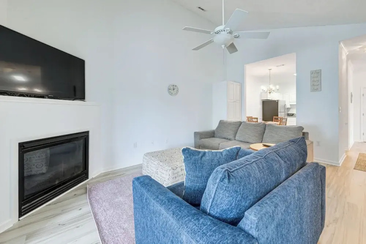 1 Mi to Beach: Myrtle Beach Condo w/ Pool Access