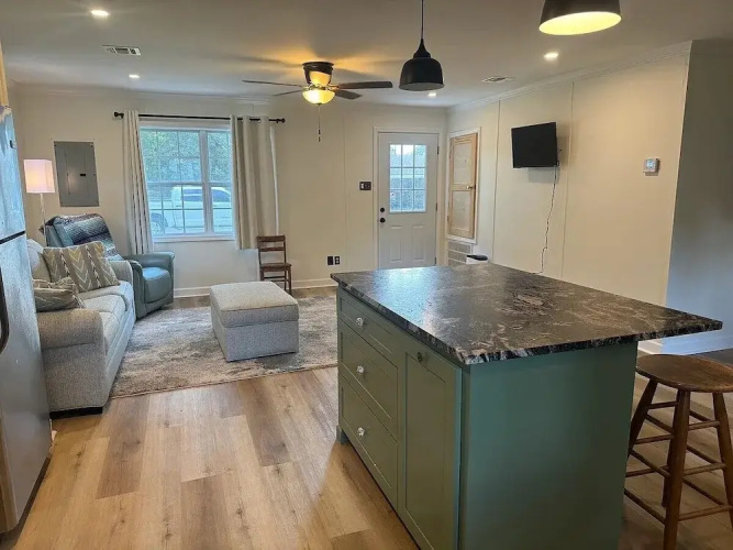Friendly Home Near Downtown UL - Fenced Yard