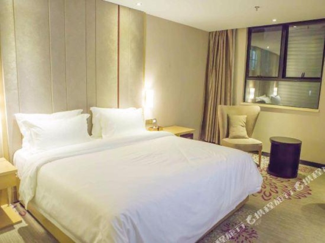 Deluxe Double room with city view