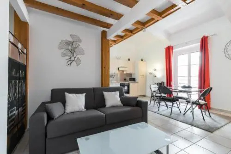 Massena Square - 1 Bdr Duplex With Ac