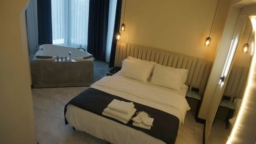 mana airport hotel
