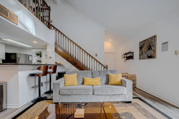 Upscale 1BR Condo in Med Center
