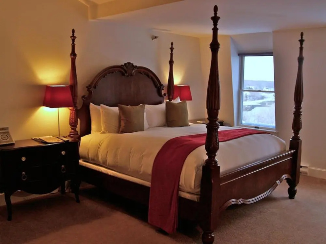 Camden Harbour Inn