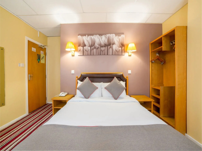 OYO Sandringham Hotel