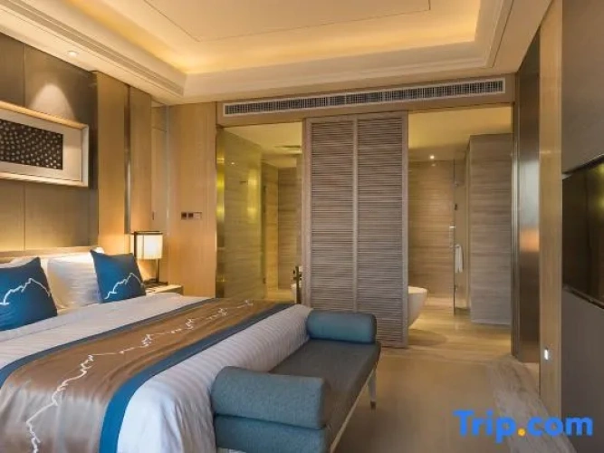 1 Bedroom Deluxe Double Suite with ocean view