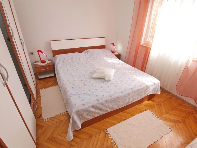 Apartment 860