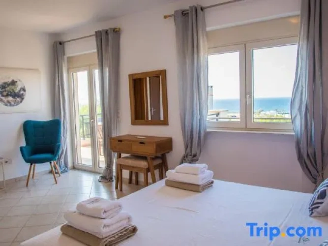 4 Bedrooms Double Villa